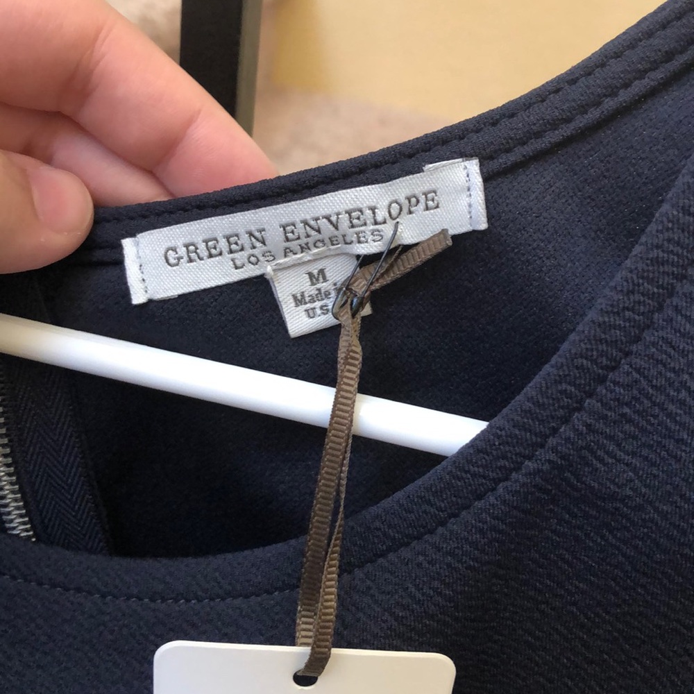 Green Envelope Sleeveless Blouse - Picture 3 of 3